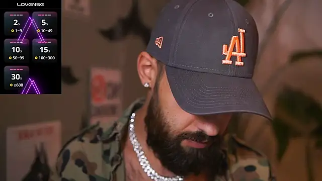 Snapshot of HairyRobxxx chatting on 11/02/25, 08:33 HairyRobxxx online show from 11/02/25, 08:33