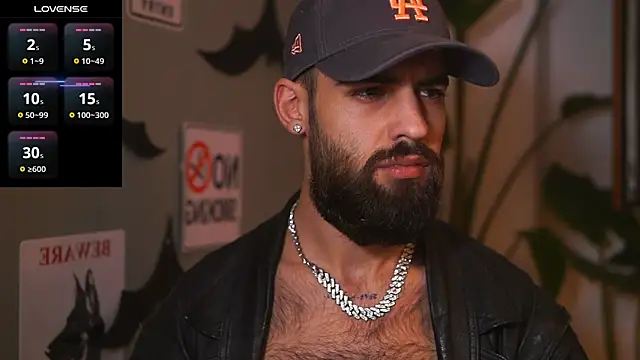 Snapshot of HairyRobxxx chatting on 11/05/25, 08:42 HairyRobxxx online show from 11/05/25, 08:42