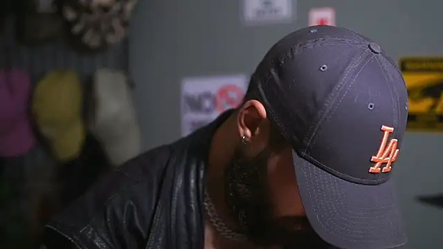 Snapshot of HairyRobxxx chatting on 11/19/25, 04:29 HairyRobxxx online show from 11/19/25, 04:29