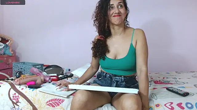 latinabueno41 online show from 02/16/25, 02:09