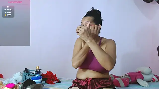 latinabueno41 online show from 10/25/25, 11:43