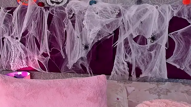 Snapshot of LiaCathaleya chatting on 10/19/25, 08:20 LiaCathaleya online show from 10/19/25, 08:20