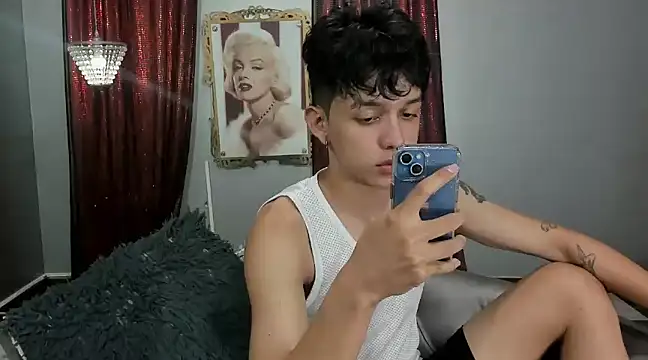 Snapshot of jisuscat chatting on 03/23/25, 02:15 jisuscat online show from 03/23/25, 02:15