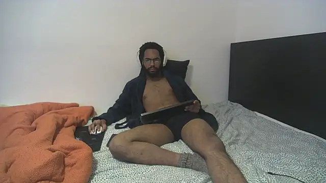 Snapshot of kevi_cocks chatting on 02/05/25, 06:04 kevi cocks online show from 02/05/25, 06:04