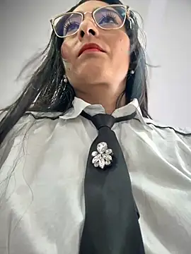 BELLA--26 online show from 10/29/25, 01:46