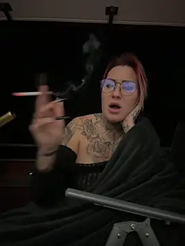 Snapshot of Mia-Fuchs chatting on 02/12/25, 05:26 Mia-Fuchs online show from 02/12/25, 05:26