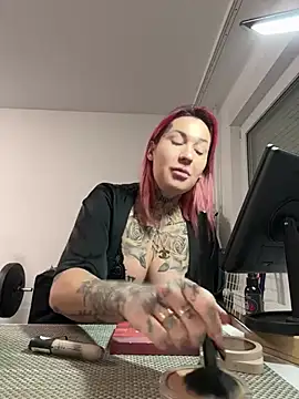 Snapshot of Mia-Fuchs chatting on 02/17/25, 05:14 Mia-Fuchs online show from 02/17/25, 05:14