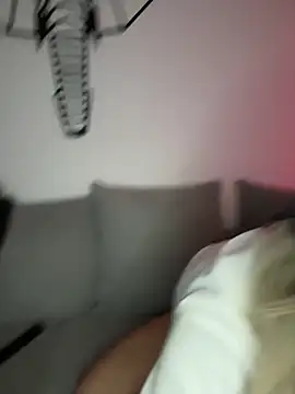 Snapshot of Mia-Fuchs chatting on 02/27/25, 04:52 Mia-Fuchs online show from 02/27/25, 04:52