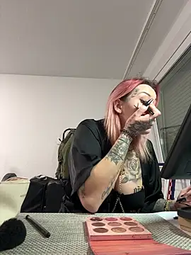 Snapshot of Mia-Fuchs chatting on 03/05/25, 05:40 Mia-Fuchs online show from 03/05/25, 05:40