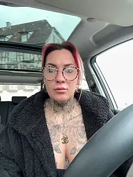 Snapshot of Mia-Fuchs chatting on 03/10/25, 11:21 Mia-Fuchs online show from 03/10/25, 11:21