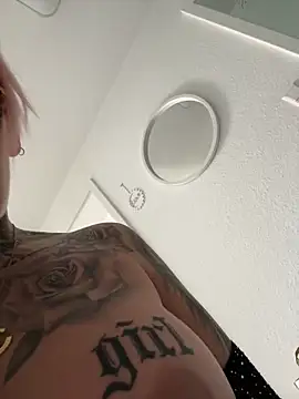 Snapshot of Mia-Fuchs chatting on 03/11/25, 12:28 Mia-Fuchs online show from 03/11/25, 12:28