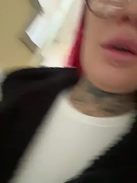 Snapshot of Mia-Fuchs chatting on 01/16/26, 02:43 Mia-Fuchs online show from 01/16/26, 02:43