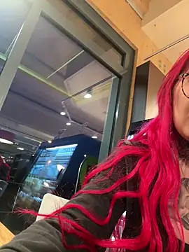 Snapshot of Mia-Fuchs chatting on 02/03/26, 04:56 Mia-Fuchs online show from 02/03/26, 04:56