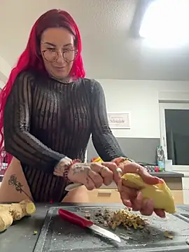 Snapshot of Mia-Fuchs chatting on 02/24/26, 07:56 Mia-Fuchs online show from 02/24/26, 07:56