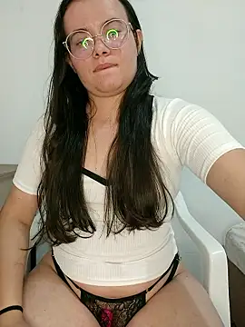 Snapshot of camillebr chatting on 01/14/26, 12:27 camillebr online show from 01/14/26, 12:27