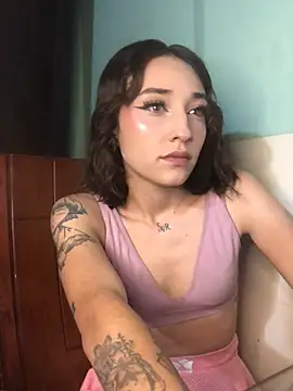 Snapshot of NickiYoung chatting on 01/20/25, 05:48 NickiYoung online show from 01/20/25, 05:48