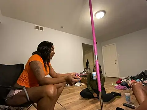 Snapshot of Yoshibaby2670 chatting on 03/23/25, 03:32 Yoshibaby2670 online show from 03/23/25, 03:32