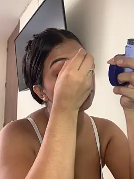 Julii- online show from 10/29/25, 05:47