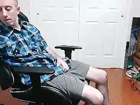 Snapshot of drummer9 chatting on 01/01/25, 12:00 drummer9 online show from 01/01/25, 12:00