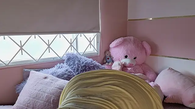 Charlotte  Miller online show from 09/28/25, 01:05