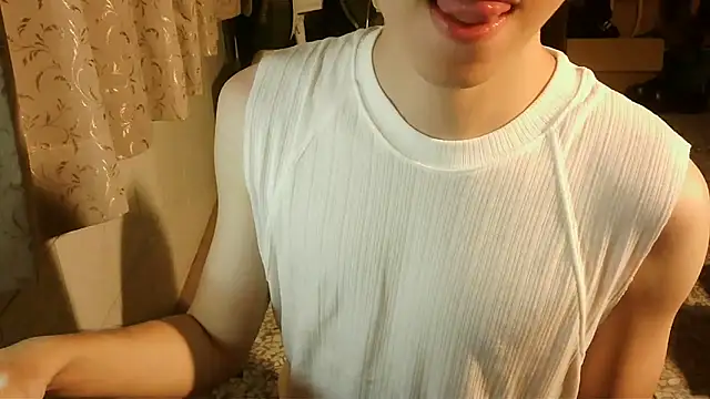 Snapshot of KYU890428 chatting on 04/16/26, 05:36 KYU890428 online show from 04/16/26, 05:36