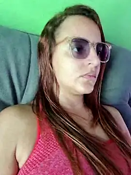 Snapshot of AliceRuivinha2 chatting on 05/31/26, 02:35 AliceRuivinha2 online show from 05/31/26, 02:35