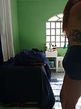 Snapshot of AliceRuivinha2 chatting on 06/10/26, 01:54 AliceRuivinha2 online show from 06/10/26, 01:54