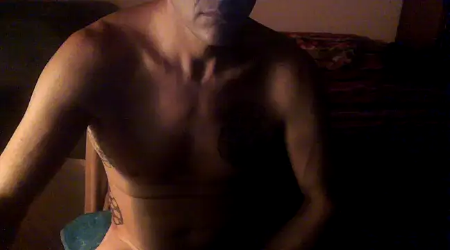 Snapshot of GoloZeusMax chatting on 03/17/25, 03:47 GoloZeusMax online show from 03/17/25, 03:47