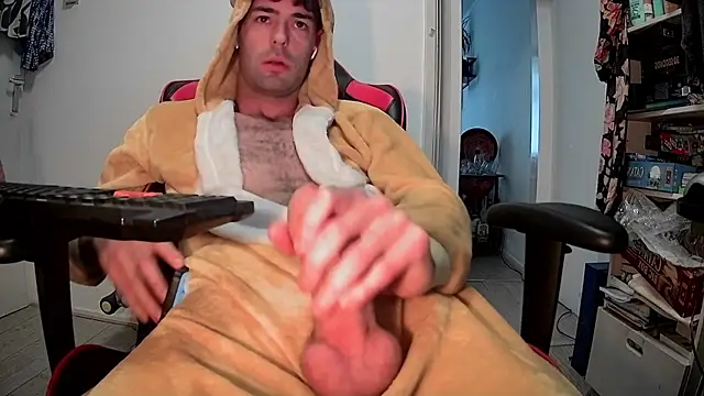 Snapshot of onesieboyx chatting on 10/14/25, 02:18 onesieboyx online show from 10/14/25, 02:18