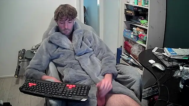 Snapshot of onesieboyx chatting on 12/05/25, 12:25 onesieboyx online show from 12/05/25, 12:25