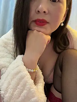 Snapshot of SSSniang- chatting on 02/14/25, 04:37 SSSniang- online show from 02/14/25, 04:37