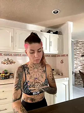 Izy cute  online show from 11/18/25, 05:17