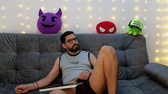 Snapshot of ErickBrant chatting on 03/07/25, 12:26 ErickBrant online show from 03/07/25, 12:26