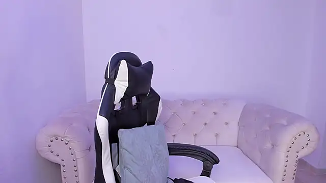 Santiago huntt online show from 10/13/25, 08:09