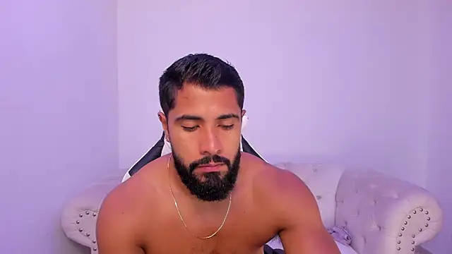 Snapshot of Santiago_huntt chatting on 12/20/25, 12:56 Santiago huntt online show from 12/20/25, 12:56