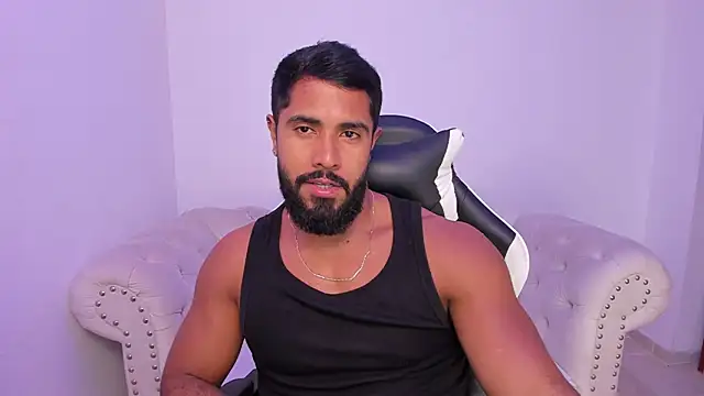 Snapshot of Santiago_huntt chatting on 12/23/25, 01:25 Santiago huntt online show from 12/23/25, 01:25