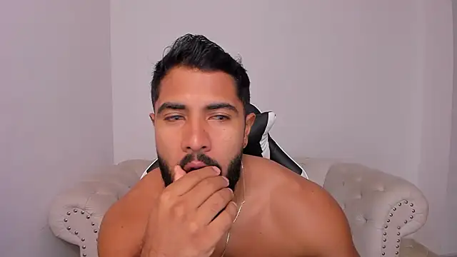 Snapshot of Santiago_huntt chatting on 01/12/26, 12:32 Santiago huntt online show from 01/12/26, 12:32