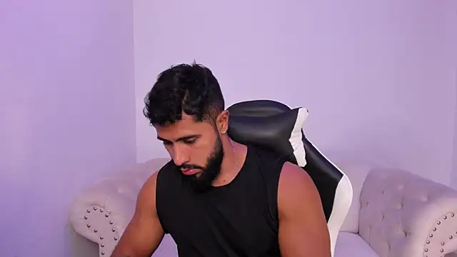 Snapshot of Santiago_huntt chatting on 02/06/26, 08:23 Santiago huntt online show from 02/06/26, 08:23