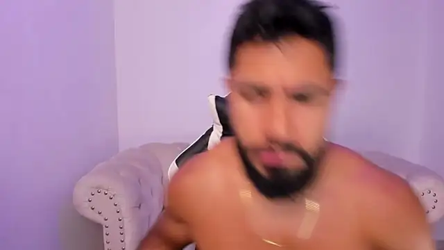 Snapshot of Santiago_huntt chatting on 02/10/26, 07:40 Santiago huntt online show from 02/10/26, 07:40