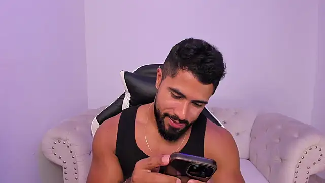 Snapshot of Santiago_huntt chatting on 03/04/26, 08:48 Santiago huntt online show from 03/04/26, 08:48