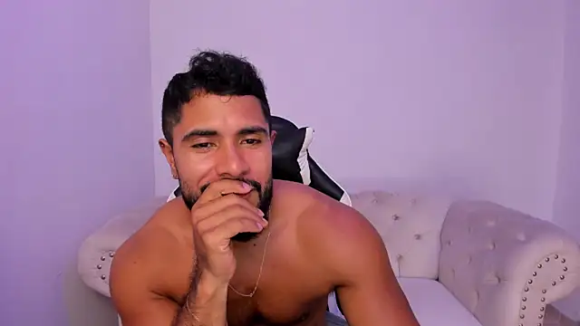 Snapshot of Santiago_huntt chatting on 03/06/26, 09:33 Santiago huntt online show from 03/06/26, 09:33