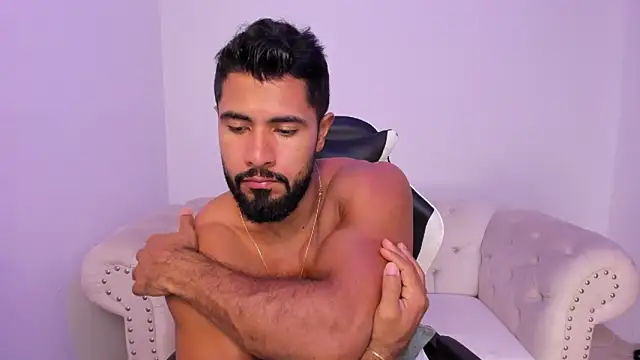 Snapshot of Santiago_huntt chatting on 03/07/26, 12:46 Santiago huntt online show from 03/07/26, 12:46