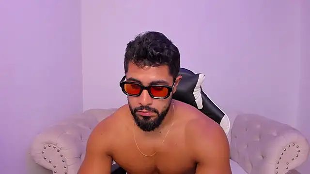 Snapshot of Santiago_huntt chatting on 03/14/26, 01:27 Santiago huntt online show from 03/14/26, 01:27