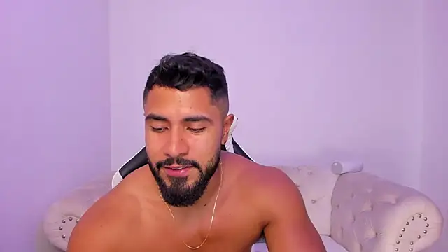 Snapshot of Santiago_huntt chatting on 03/19/26, 08:35 Santiago huntt online show from 03/19/26, 08:35