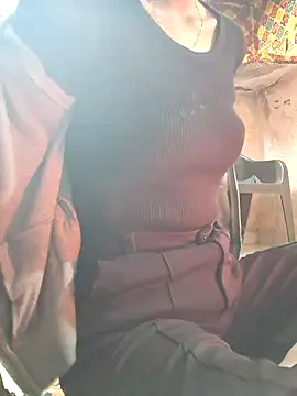 Snapshot of Barbie_183 chatting on 01/16/25, 09:37 Barbie 183 online show from 01/16/25, 09:37