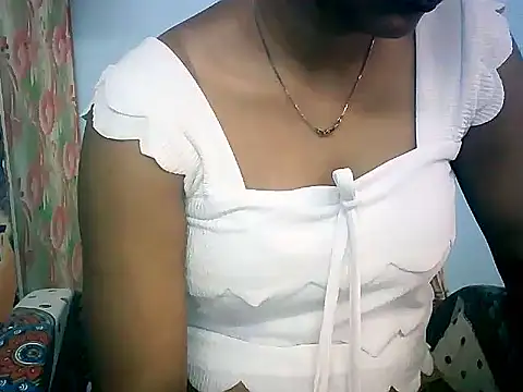 Snapshot of Barbie_183 chatting on 04/17/26, 05:43 Barbie 183 online show from 04/17/26, 05:43
