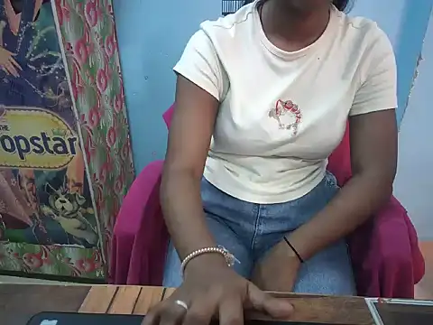 Snapshot of Barbie_183 chatting on 08/09/26, 05:45 Barbie 183 online show from 08/09/26, 05:45