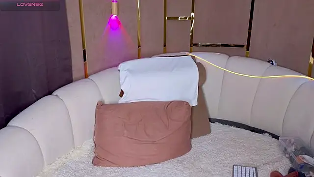 emilytrays online show from 05/02/26, 03:50