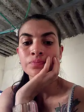 Snapshot of blue_and_whithe chatting on 04/08/26, 07:25 blue and whithe online show from 04/08/26, 07:25