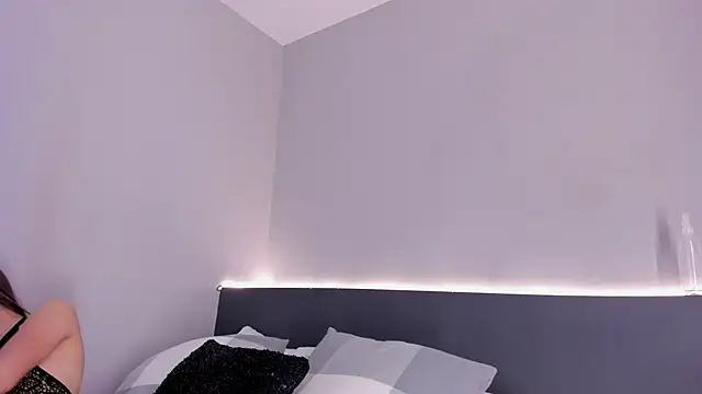 sara  jones gh online show from 11/06/25, 05:14